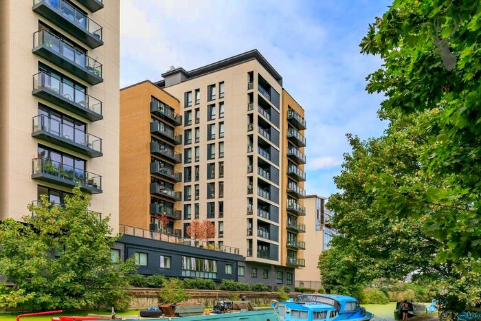 2 Bedroom Flat To Rent In Palmers Road, Regents Canal, E2