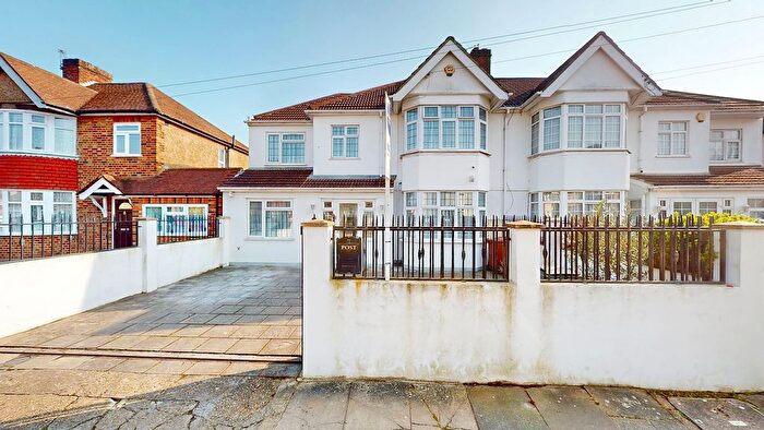 6 Bedroom Semi-Detached House To Rent In Avondale Gardens, Hounslow, TW4