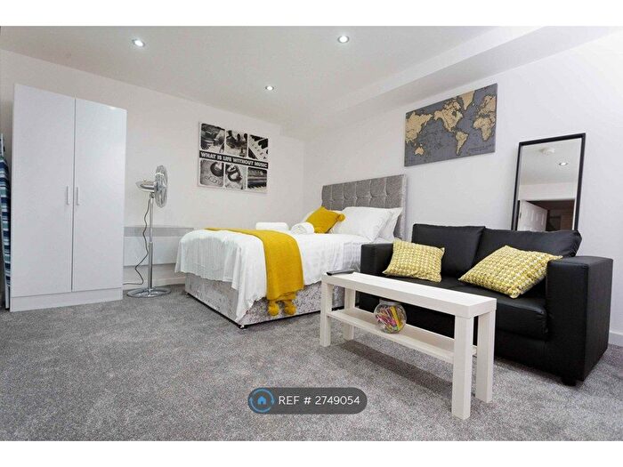 Studio To Rent In Berkely Avenue, Leeds, S8