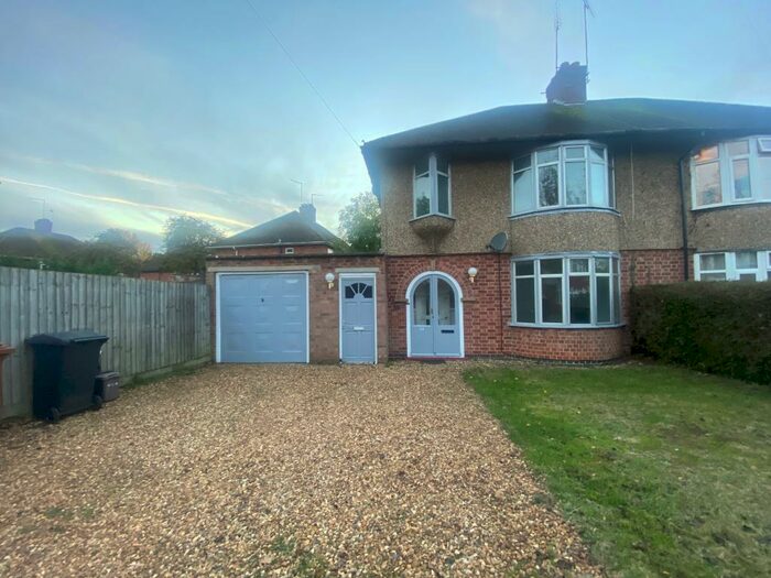 3 Bedroom House To Rent In Winchester Road, Northampton, NN4