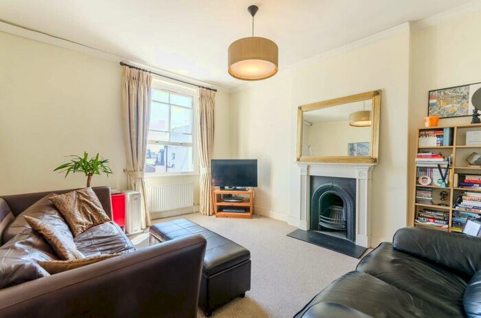 1 Bedroom Flat For Sale In Roman Way, Barnsbury, London, N7