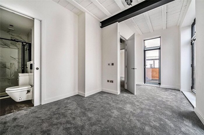 1 Bedroom Flat For Sale In Palmers Mews, Trade Close, Palmers Green, London, N13