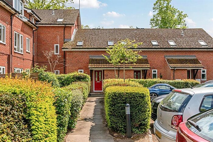 Studio For Sale In Seymour Court, Crowthorne, Berkshire, RG45