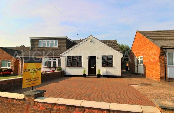 4 Bedroom Semi-Detached Bungalow To Rent In The Shrublands, Potters Bar, EN6