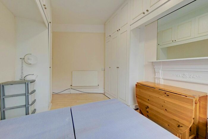 1 Bedroom Flat To Rent In Hendon Lane, Finchley, London, N3