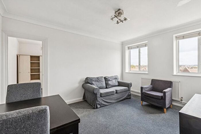 2 Bedroom Flat To Rent In Tooting High Street, Tooting, SW17