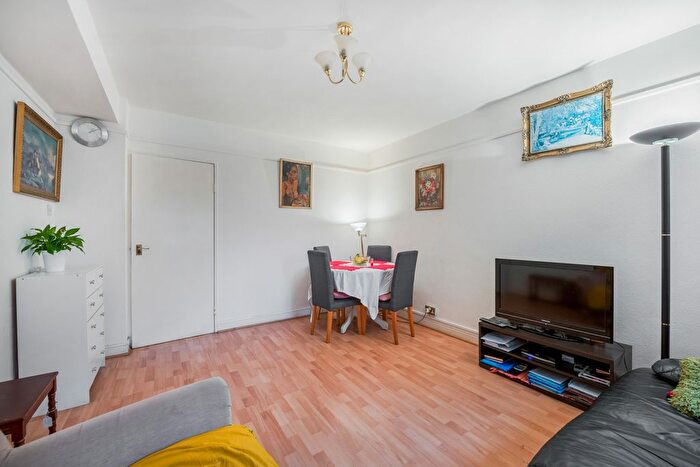 1 Bedroom Flat To Rent In Abbots Manor, London, Uk, SW1V