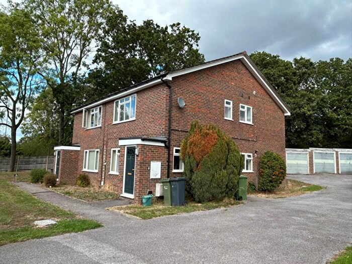 1 Bedroom Semi Detached House To Rent In The Chase, Guildford, GU2