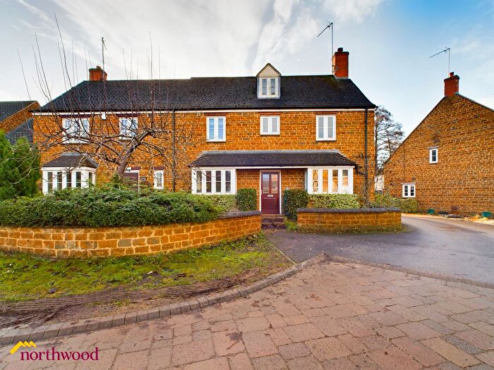 3 Bedroom Semi-Detached House For Sale In Sydenham Close, Adderbury, OX17