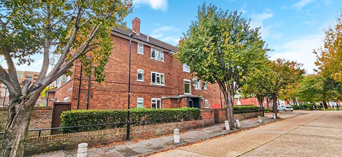 3 Bedroom Flat For Sale In Canning Town, London, E16