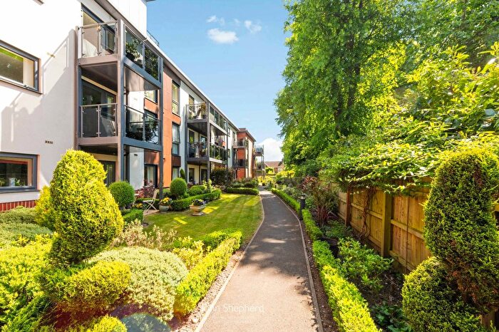 2 Bedroom Flat For Sale In Hampton Lane, Solihull, West Midlands, B91