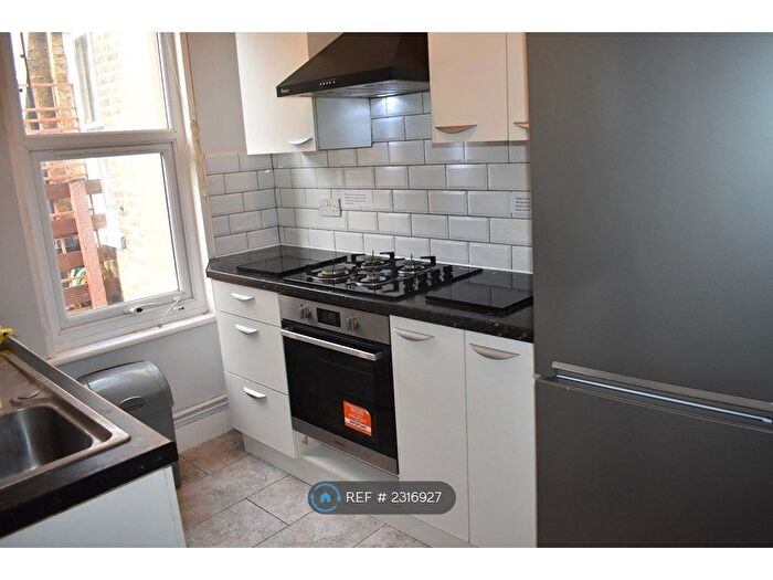 2 Bedroom Flat To Rent In St. Helens Road, Westcliff-On-Sea, SS0