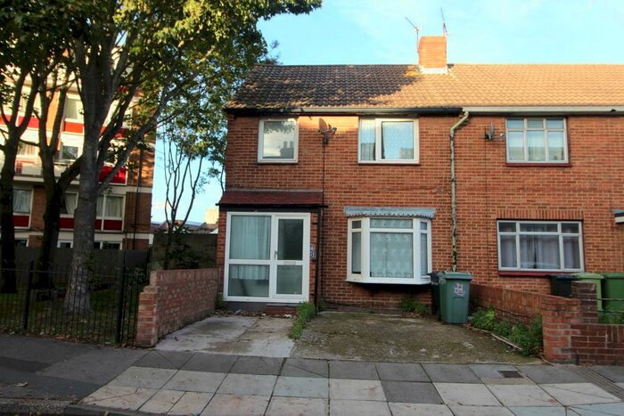 3 Bedroom End Of Terrace House To Rent In Cottage Grove, Southsea, PO5