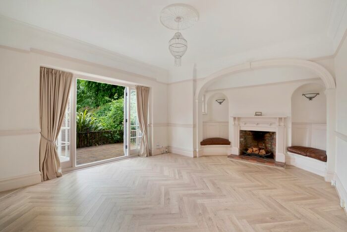 2 Bedroom Flat To Rent In Cottenham Park Road, London, SW20