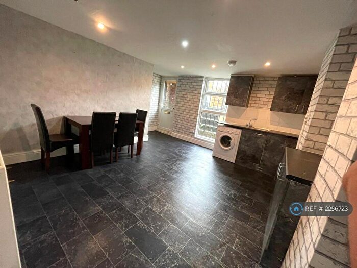 2 Bedroom Terraced House To Rent In Colwyn Road, Leeds, LS11
