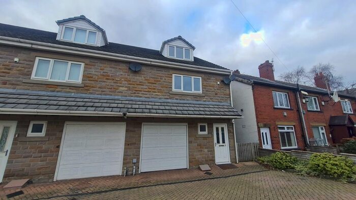 3 Bedroom Property To Rent In Howden Clough Road, Morley, Leeds, LS27