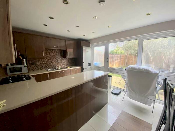 3 Bedroom Semi-Detached House To Rent In Vale Road, SL4