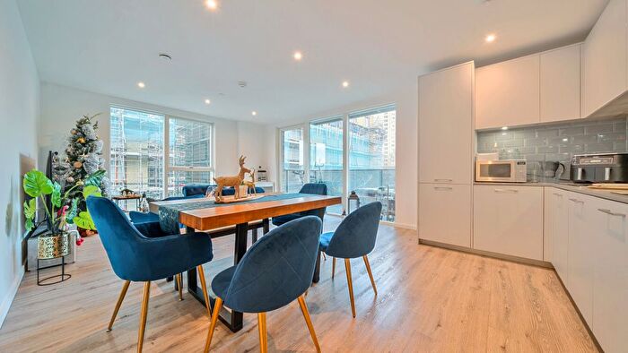 2 Bedroom Flat For Sale In Waterline Way, Deptford, SE8