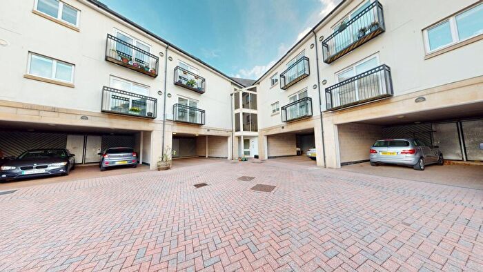 3 Bedroom Flat For Sale In Crescent Avenue, Plymouth, PL1