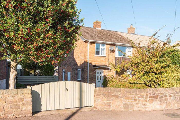 3 Bedroom Semi-Detached House For Sale In Manor Road, Brimington, S43