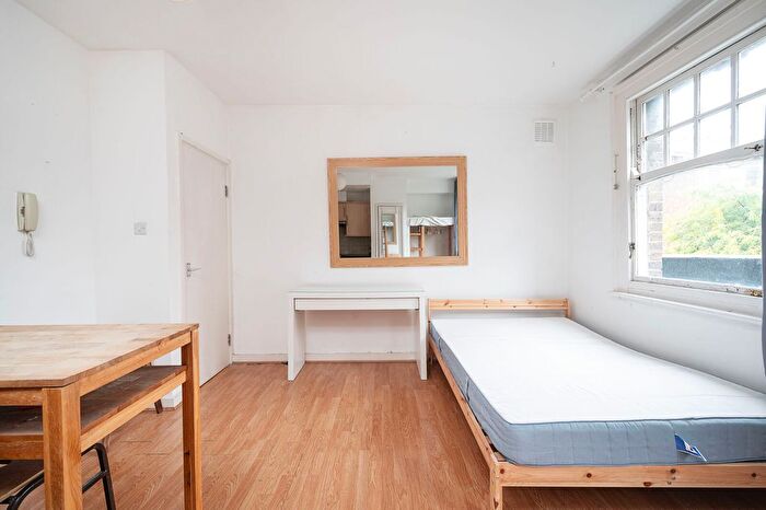 Studio For Sale In Clarence Place, Clapton, London, E5