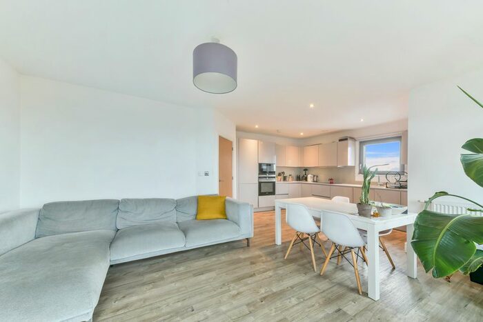 2 Bedroom Flat To Rent In Ashwin Street, London, E8