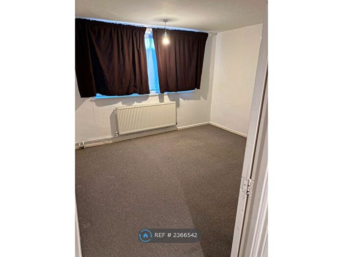 2 Bedroom Flat To Rent In Brendon Avenue, Luton, LU2