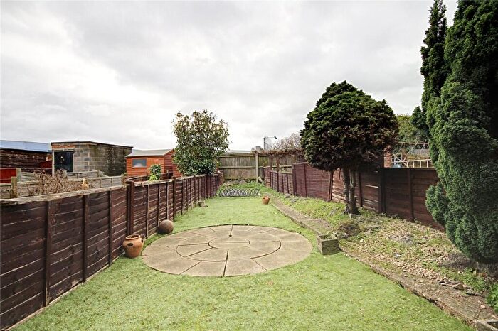 2 Bedroom Maisonette To Rent In Arlington Crescent, Waltham Cross, Hertfordshire, EN8