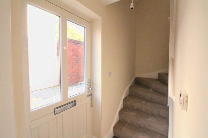 3 Bedroom Town House To Rent In Wall Lane, Norwich, NR1