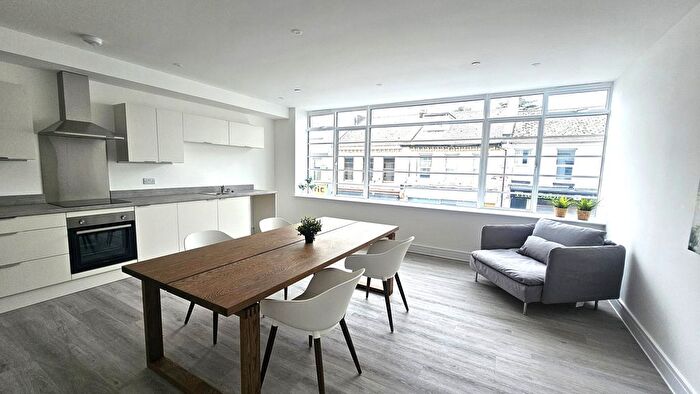 3 Bedroom Flat To Rent In Scarborough Place, Torquay, TQ2