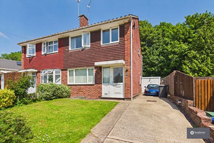 3 Bedroom Semi-Detached House For Sale In Valley Road, Brackley, NN13
