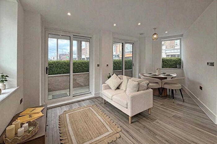 1 Bedroom Apartment For Sale In Brockley Cross, London, SE4