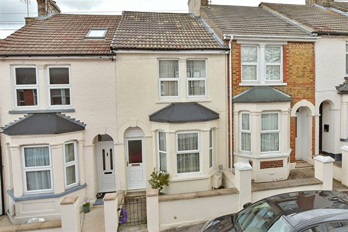3 Bedroom Terraced House For Sale In Clive Road, Rochester, Kent, ME1