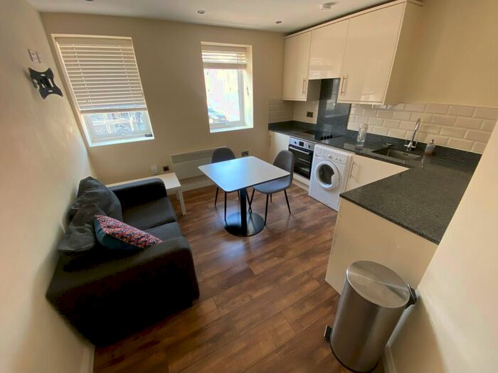 1 Bedroom Apartment To Rent In Brunswick Court, Leeds, LS2