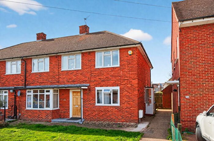 2 Bedroom Maisonette For Sale In Barnfield Avenue, Mitcham, CR4