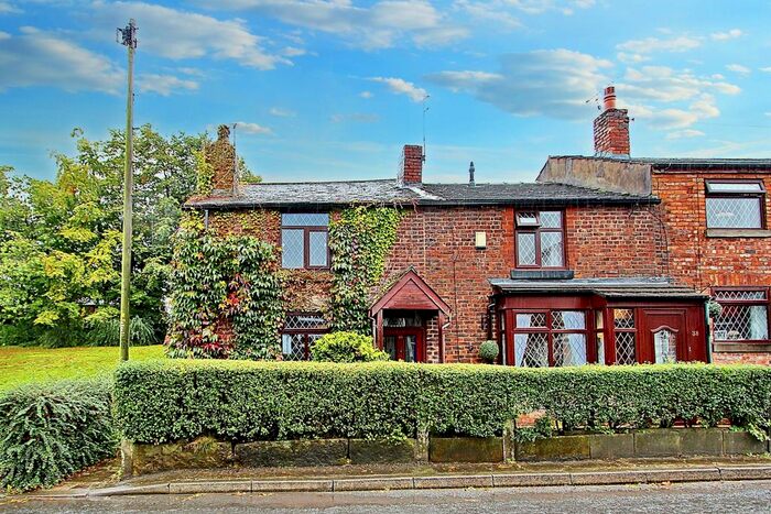 2 Bedroom End Of Terrace House For Sale In Simister Lane, Prestwich, M25