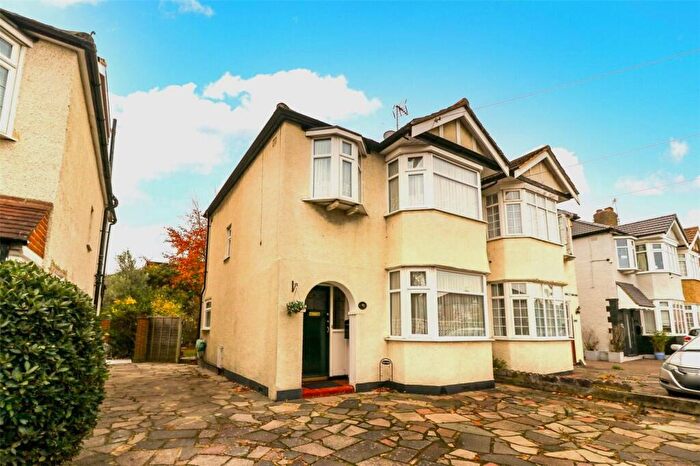 3 Bedroom Semi Detached House For Sale In Willow Road, Enfield, Middlesex, EN1
