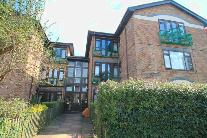 Flat To Rent In Hadlow Road, Sidcup, DA14