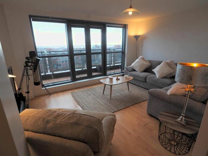 2 Bedroom Flat To Rent In Queens Court, Queens Gardens, Hull, HU1