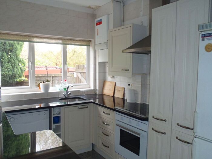 3 Bedroom Semi-Detached House To Rent In Walmington Fold, London, N12