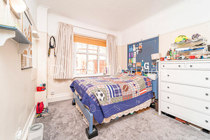 5 Bedroom Apartment To Rent In Eton Avenue, Belsize Park, London, NW3