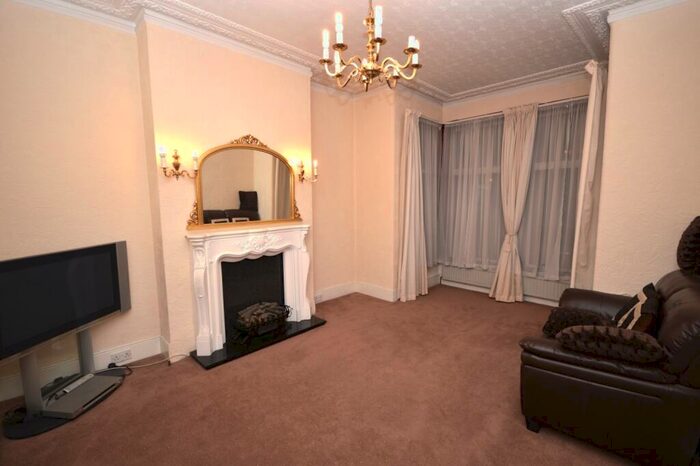 8 Bedroom Terraced House To Rent In Courtland Avenue, Ilford, Essex, IG1