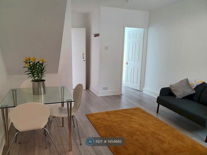 1 Bedroom Flat To Rent In Cardigan Gardens, Reading, RG1