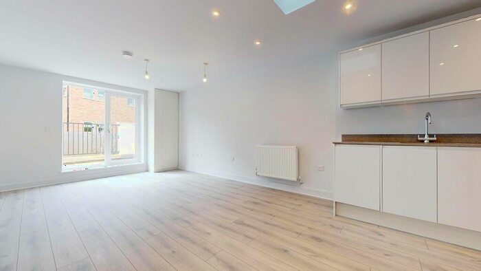 1 Bedroom Flat To Rent In Temple Road, CR0