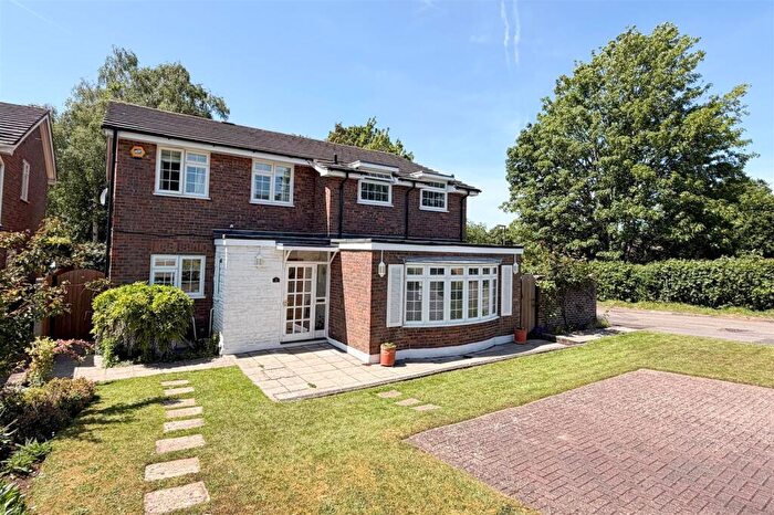 4 Bedroom Detached House For Sale In The Beeches, Banstead, SM7