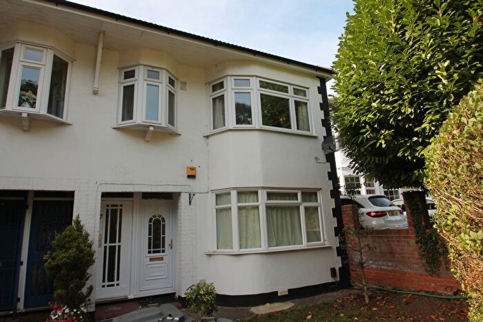 3 Bedroom Maisonette To Rent In Forest Side, Chingford, E4
