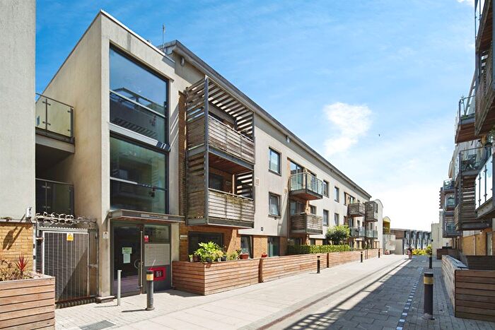 2 Bedroom Flat For Sale In Kingscote Way, Brighton, BN1
