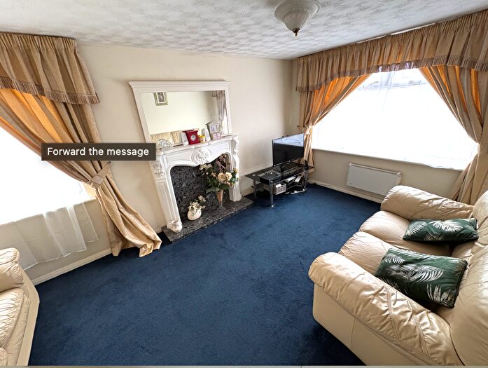 2 Bedroom Maisonette To Rent In Leybourne Road, Uxbridge, UB10