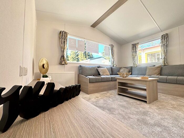 2 Bedroom Park Home For Sale In Ivyhouse Lane, Hastings, TN35