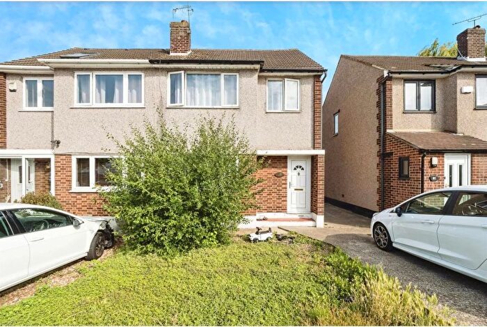 3 Bedroom Semi-Detached House For Sale In Eastwood Drive, Rainham, RM13